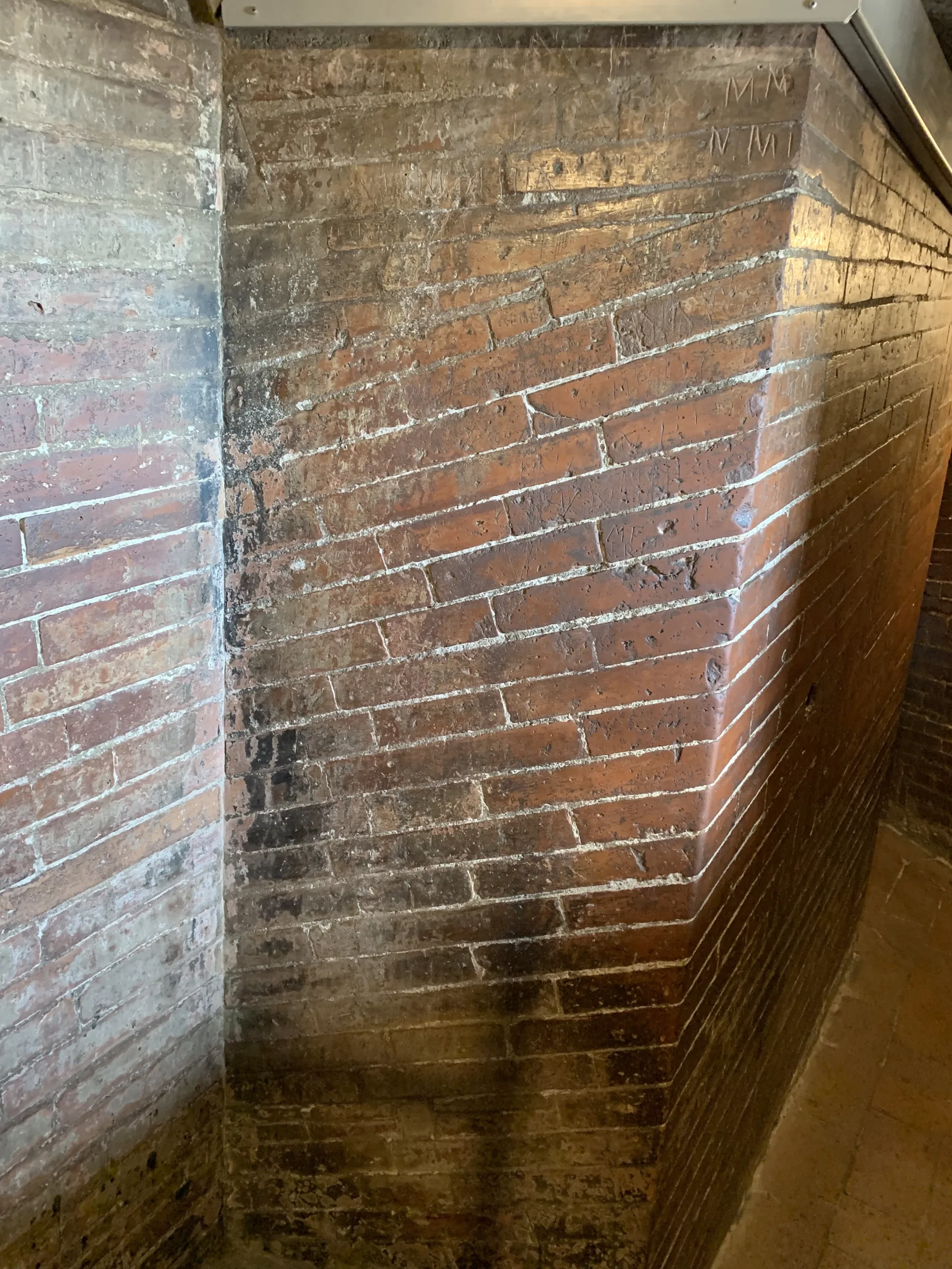 The herringbone spinapesce brickwork inside the shell of Brunelleschi's dome