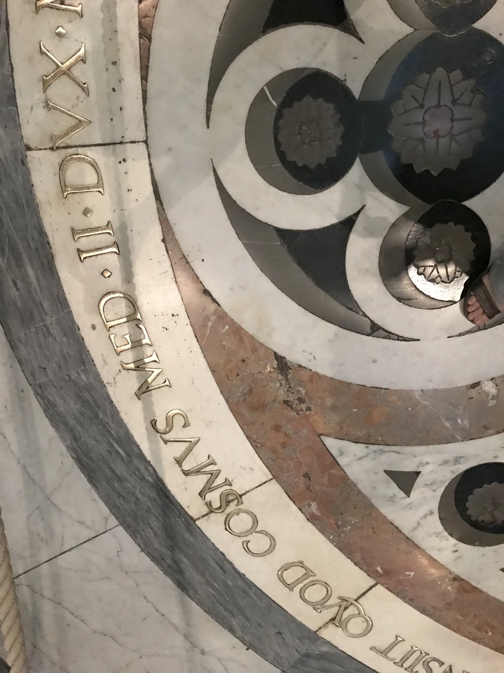 A roundel of the cathedral's inlaid marble pavement carrying an inscription to Cosimo I de' Medici