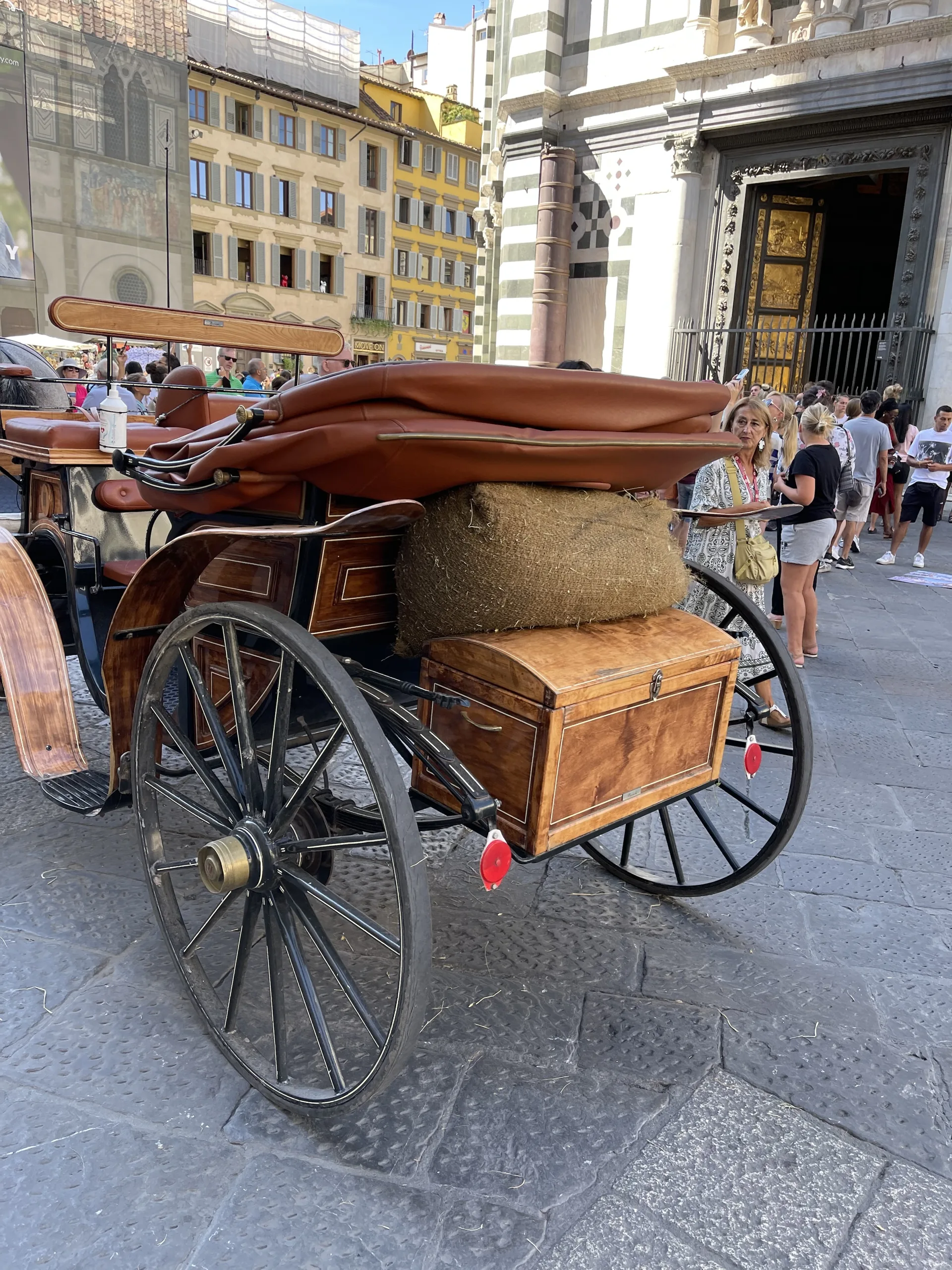 A horse-drawn carriage waiting beside the Baptistery of San Giovanni