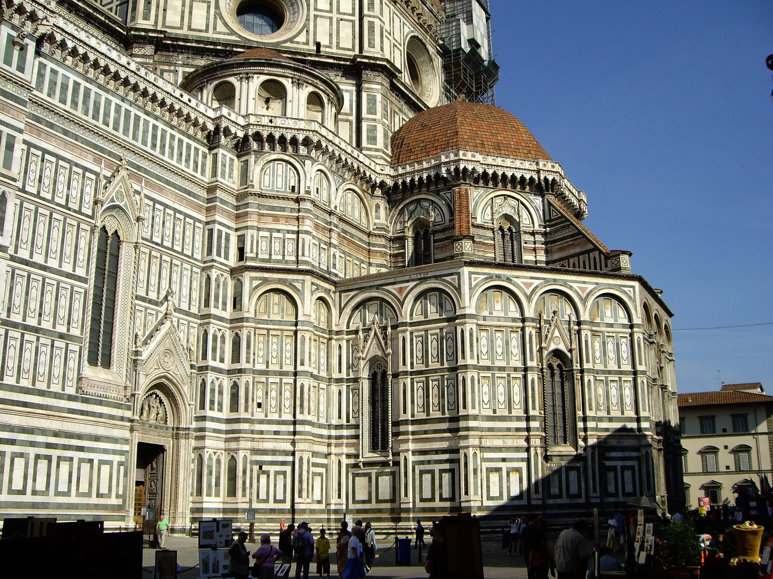 The semicircular tribune apses clustered at the base of the dome
