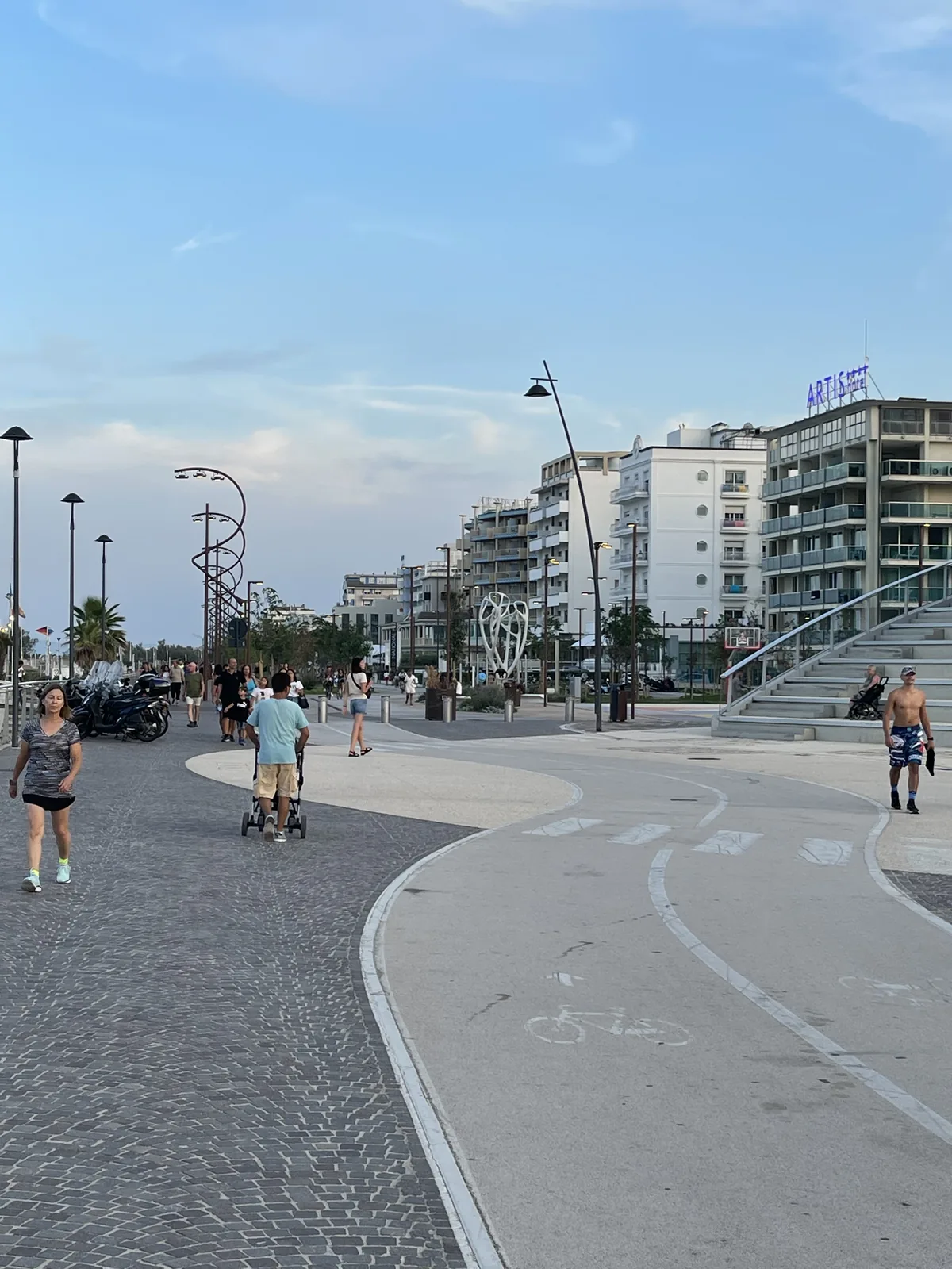 Curving pedestrian and cycle lanes along the Parco del Mare in Rimini
