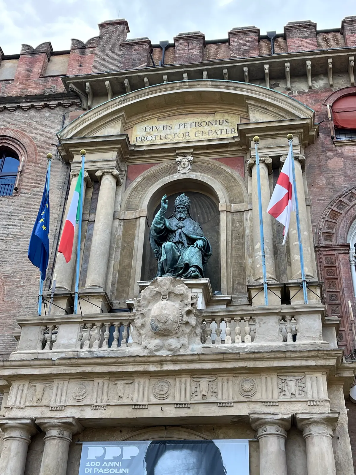 Bronze statue of Pope Gregory XIII in a niche above the Palazzo d'Accursio door.