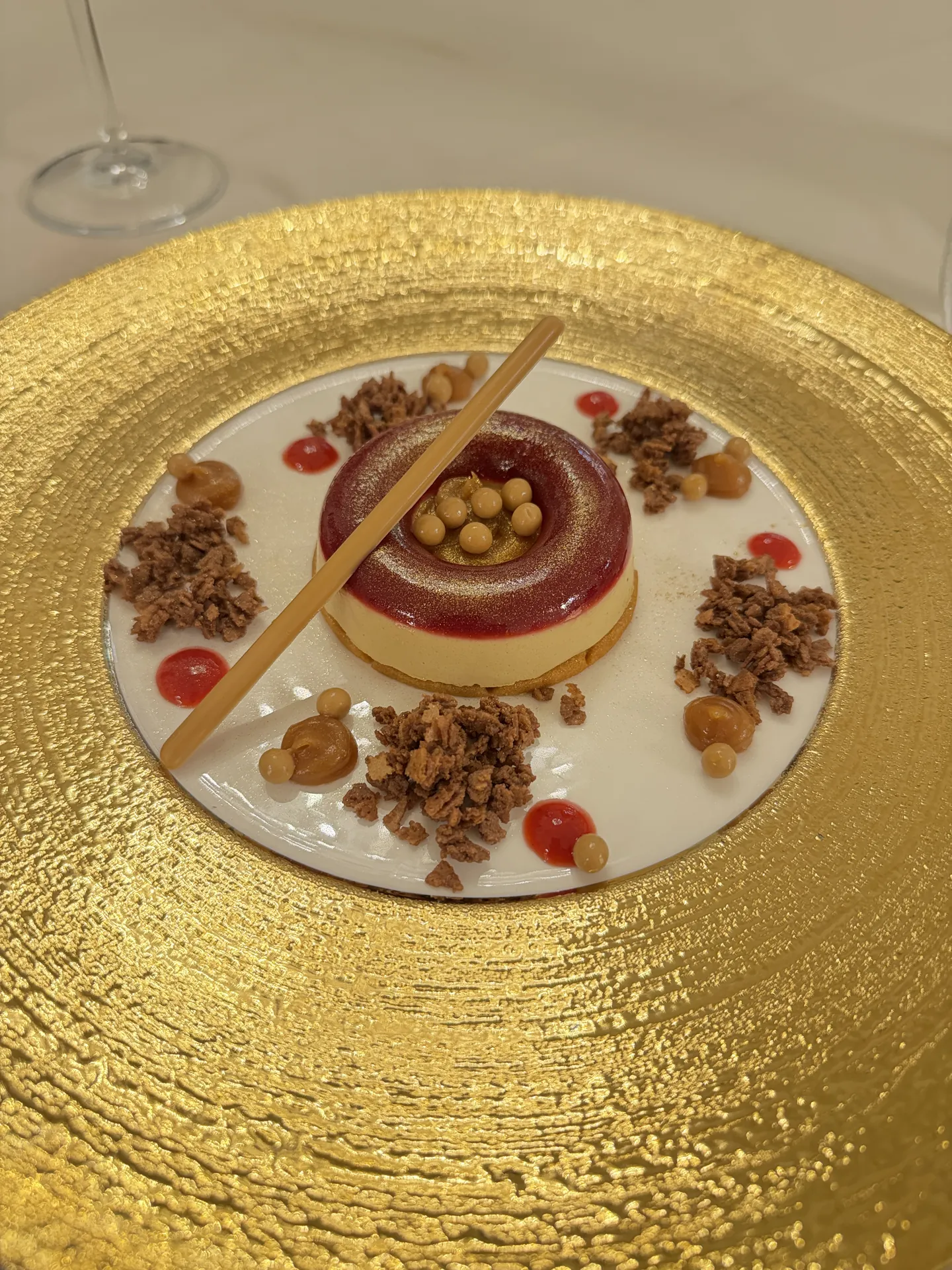 Dulcey blond chocolate with raspberry on a gold charger