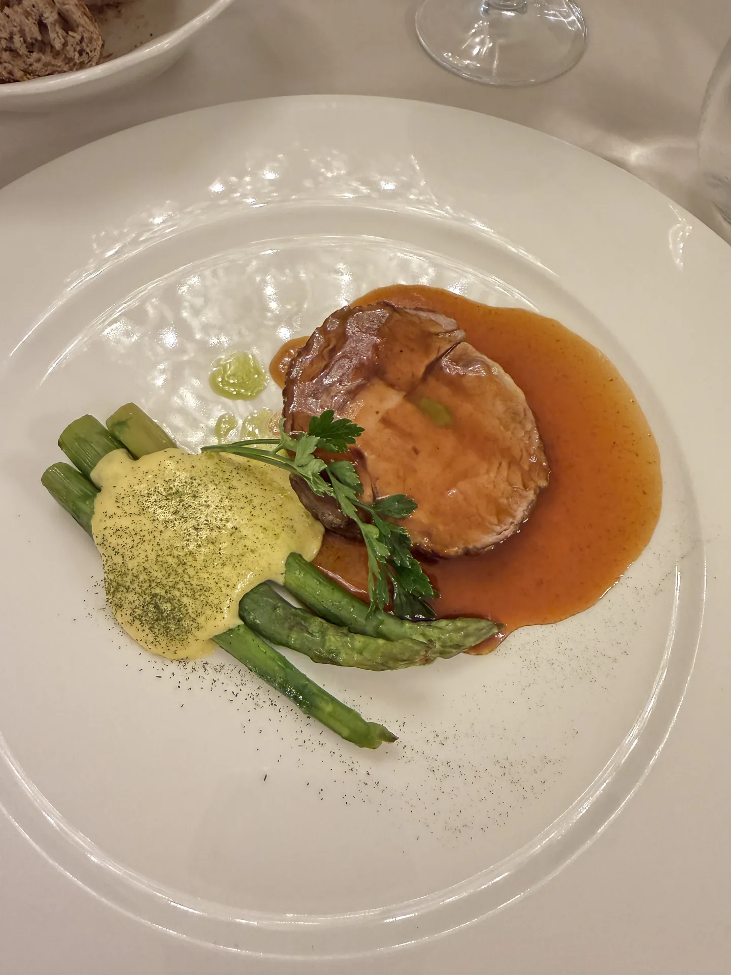 Roasted veal loin with asparagus tips and Mornay sauce