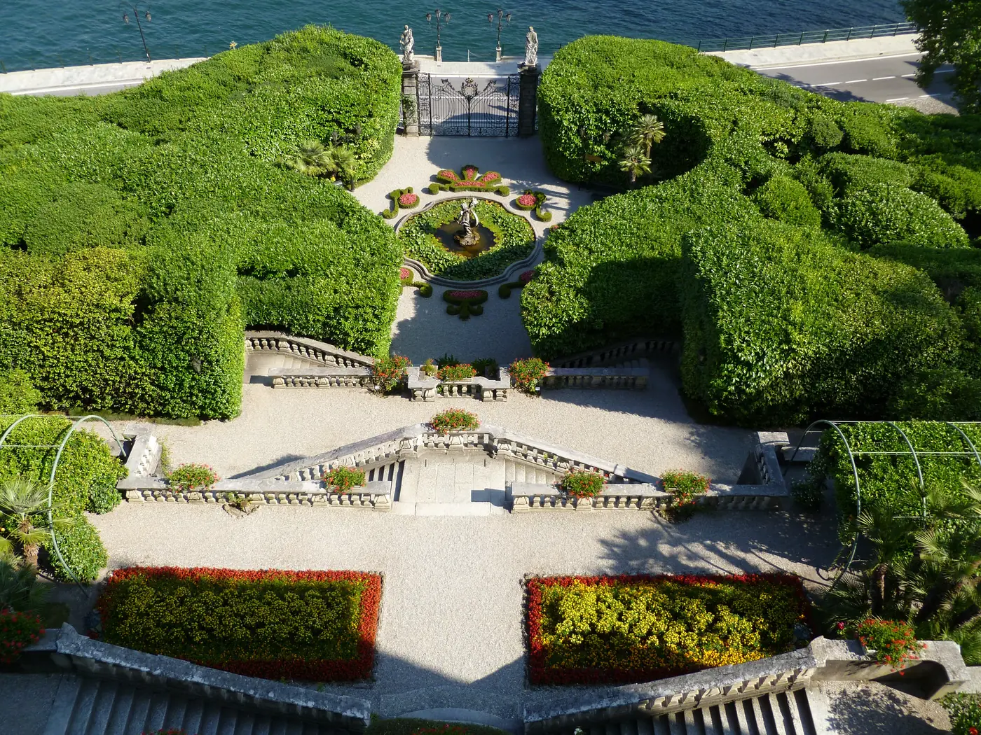 The formal parterre of Villa Carlotta seen from above, clipped hedges around a fountain.