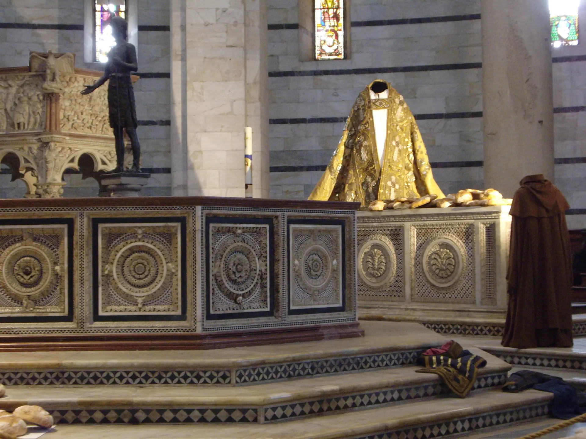 The great octagonal font at the centre of the Baptistery in Pisa