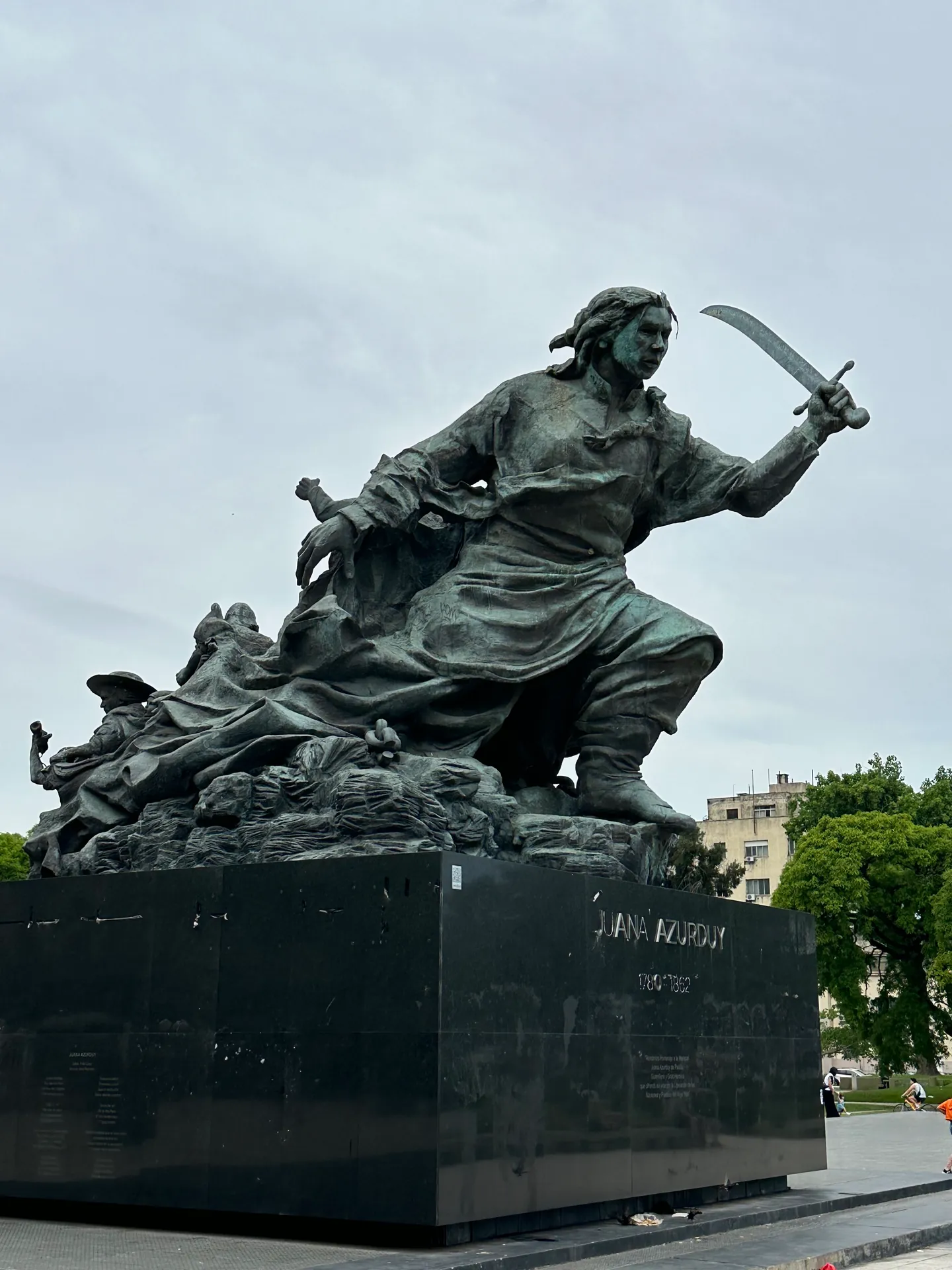 The bronze monument to Juana Azurduy standing against the sky in Buenos Aires.